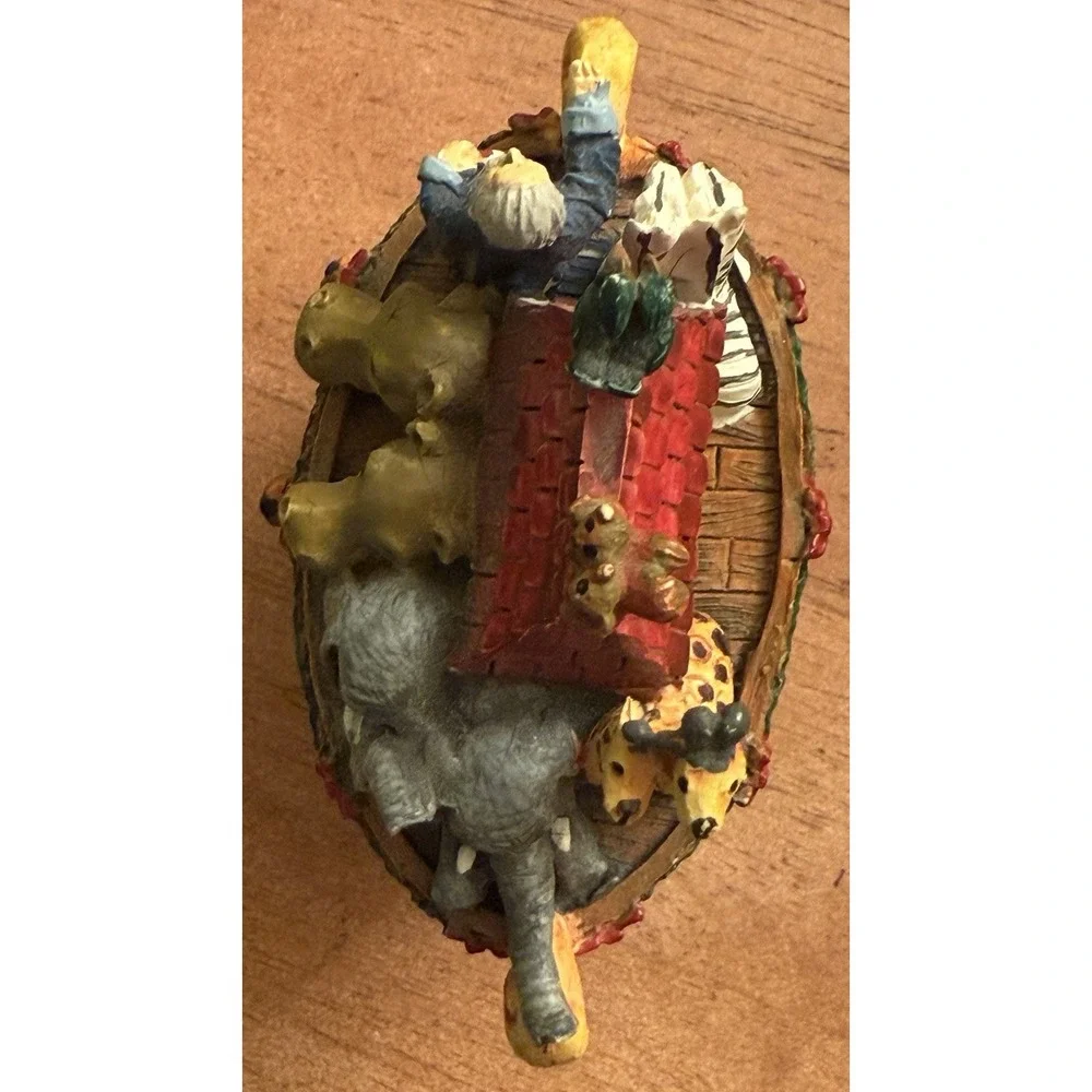 Homco Noah's‎ Ark Figurine with Opening Into Boat for Animals